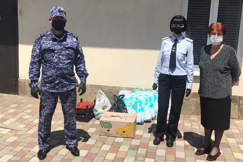 Во Владикавказе росгвардейцы поздравили воспитанников детского дома с Международным днем защиты детей