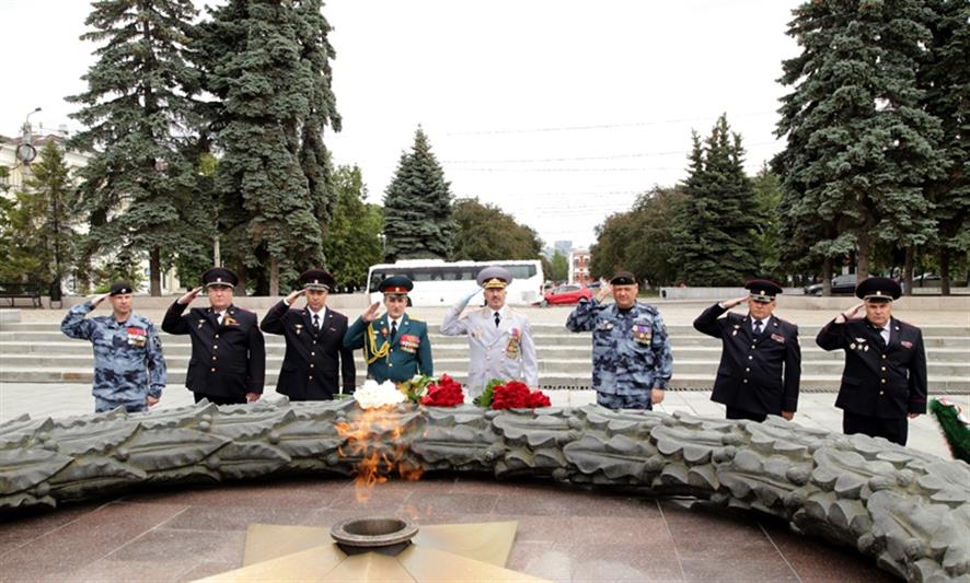 На Урале представители Росгвардии почтили память защитников Родины, погибших в годы Великой Отечественной войны