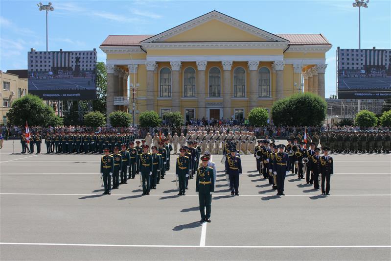Военнослужащие и сотрудники Северо-Кавказского округа Росгвардии приняли участие в Парадах Победы (фото)