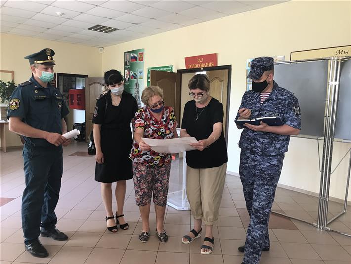 В  Белгородской области сотрудники Росгвардии проверили готовность избирательных участков к общероссийскому голосованию