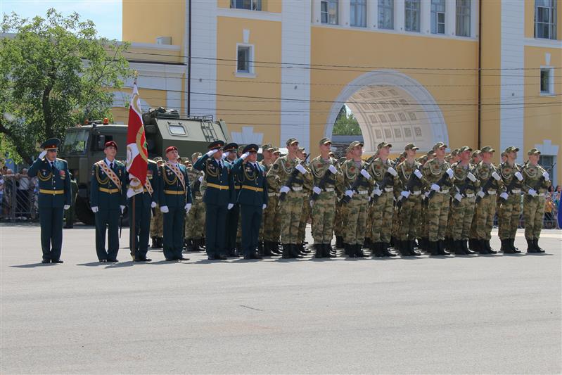 Военнослужащие и сотрудники Северо-Кавказского округа Росгвардии приняли участие в Парадах Победы (фото)