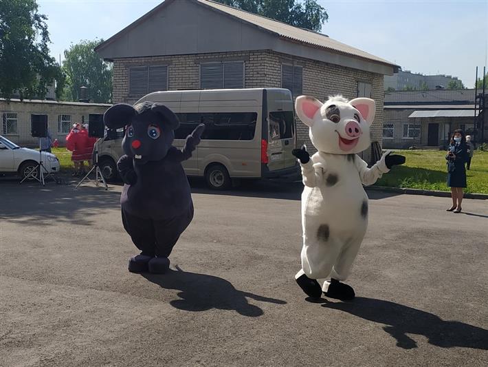 В Алтайском крае росгвардейцы поздравили с Днем защиты детей маленьких барнаульцев