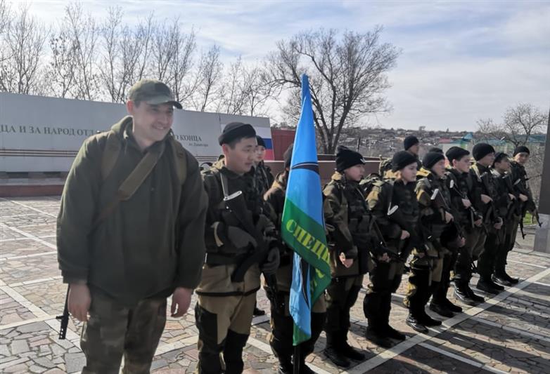 Росгвардейцу вручили благодарственное письмо от руководителя агентства по делам молодежи Астраханской области