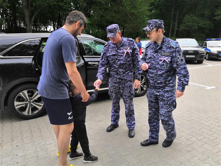 Росгвардейцы Северо-Западного округа провели мероприятия, посвященные Дню России