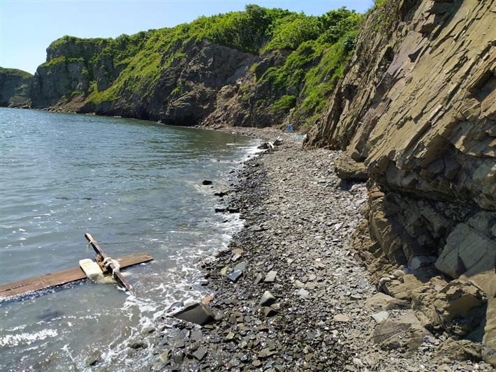 Во Владивостоке сотрудники Росгвардии пришли на помощь рыбакам, чья лодка опрокинулась в море