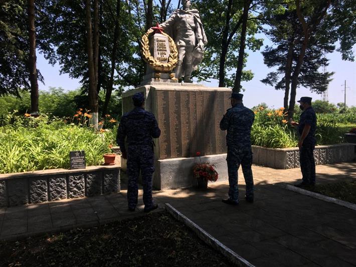 В Северной Осетии сотрудники Росгвардии провели мероприятия, посвященные Дню памяти и скорби