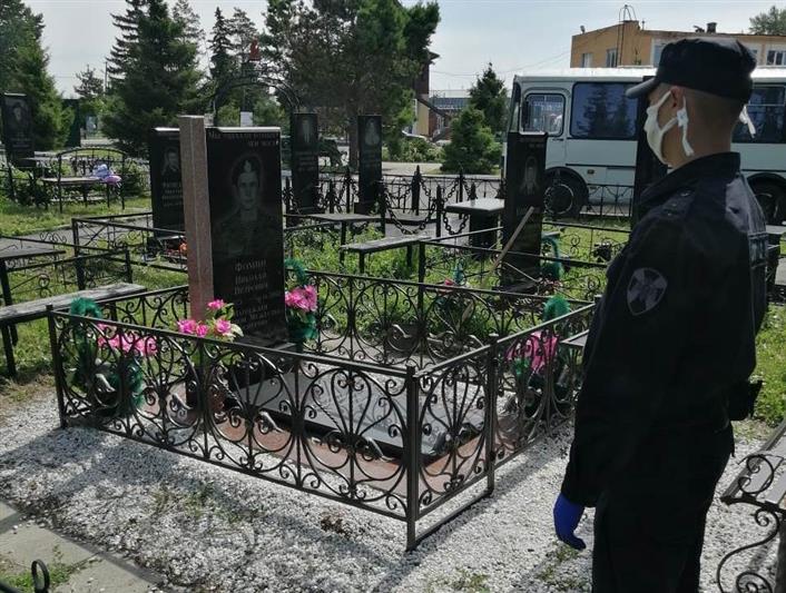 Сотрудники омского ОМОН Росгвардии почтили память боевых товарищей