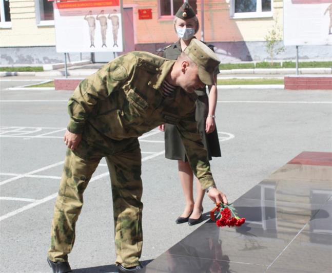 На Урале представители Росгвардии почтили память защитников Родины, погибших в годы Великой Отечественной войны