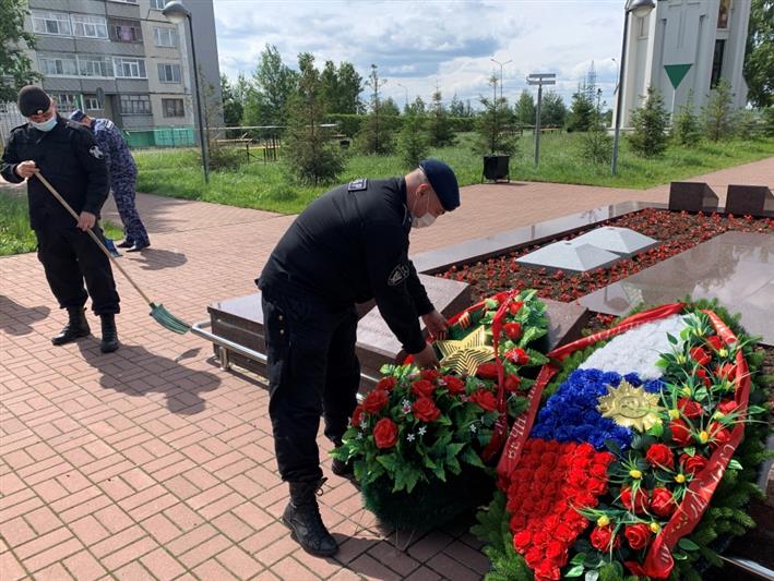 На Урале представители Росгвардии почтили память защитников Родины, погибших в годы Великой Отечественной войны