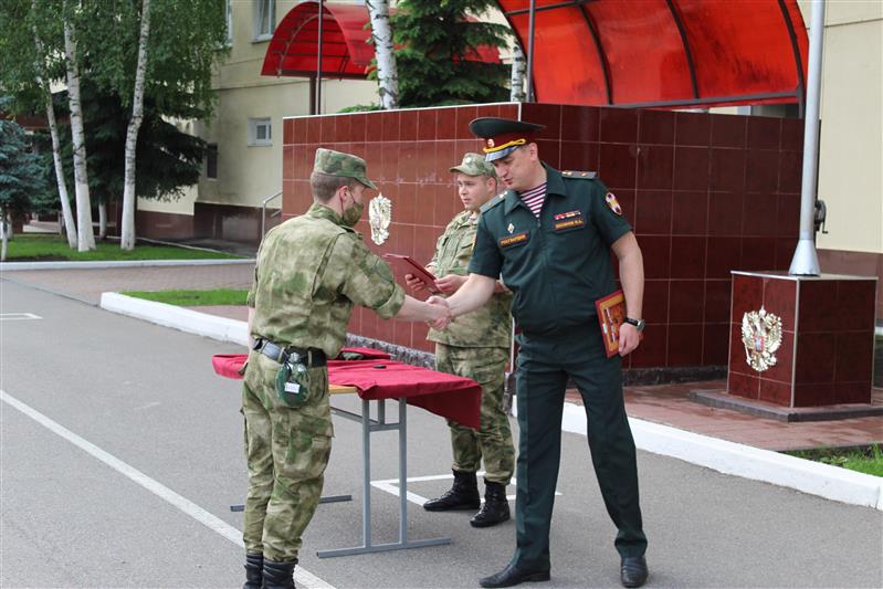          В воинских частях Северо-Кавказского округа Росгвардии проходят торжественные мероприятия по случаю увольнения в запас военнослужащих по призыву