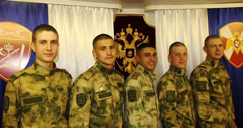 Военнослужащие по призыву, увольняющиеся в запас, рассказали о своей службе в кинологическом центре Росгвардии и обратились к новобранцам (видео)