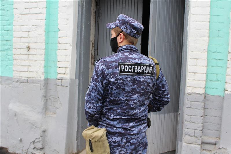 В Саратове сотрудники Росгвардии задержали подозреваемого в грабеже
