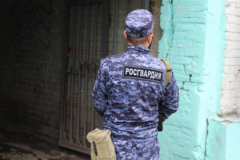 В Саратове сотрудники вневедомственной охраны задержали подозреваемого в убийстве