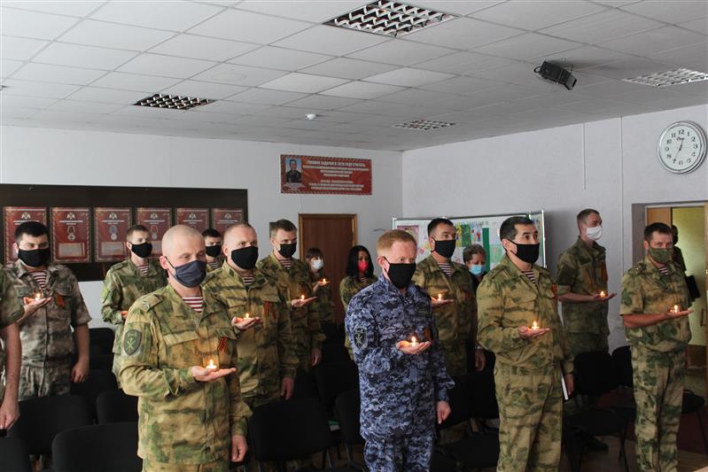 Военнослужащие и сотрудники Приволжского округа Росгвардии приняли участие в мероприятиях, посвященных Дню памяти и скорби