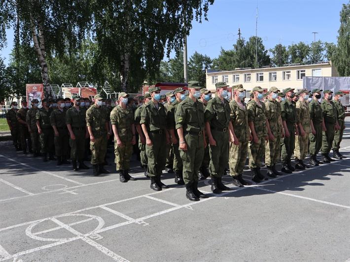 В Екатеринбурге возобновили тренировки парадные расчеты Уральского округа Росгвардии