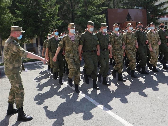 В Екатеринбурге возобновили тренировки парадные расчеты Уральского округа Росгвардии