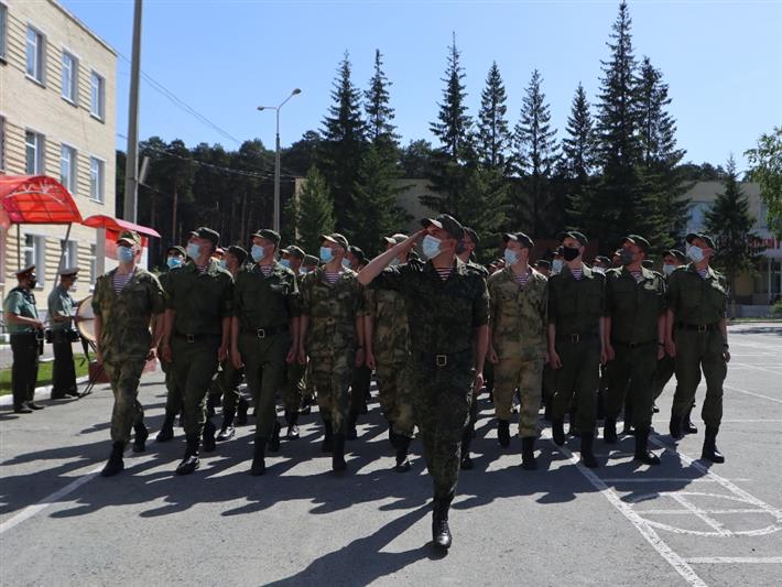 В Екатеринбурге возобновили тренировки парадные расчеты Уральского округа Росгвардии