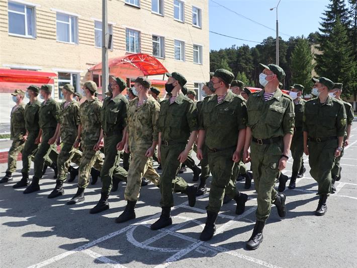 В Екатеринбурге возобновили тренировки парадные расчеты Уральского округа Росгвардии