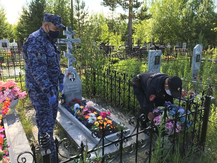 На Урале представители Росгвардии почтили память защитников Родины, погибших в годы Великой Отечественной войны