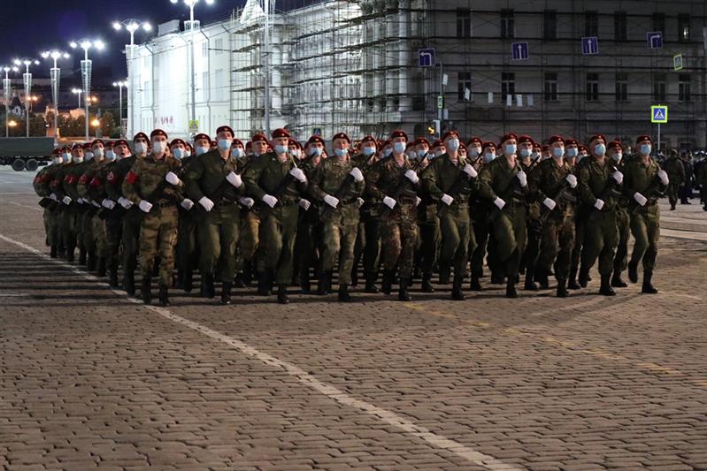 Парадный расчет Уральского округа Росгвардии принял участие в гарнизонной репетиции  парада Победы в Екатеринбурге