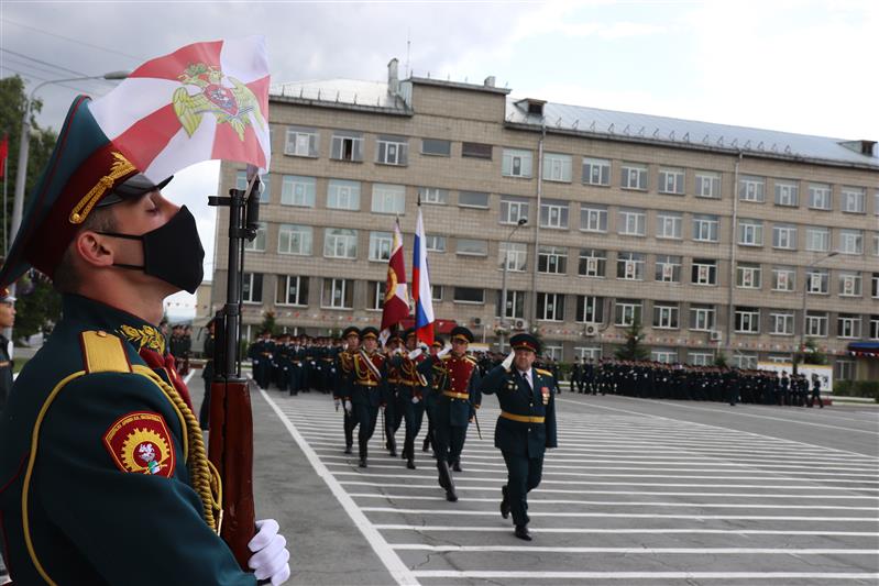 В Новосибирском военном институте имени генерала армии И.К. Яковлева войск национальной гвардии Российской Федерации прошли торжественные мероприятия в честь выпуска молодых офицеров