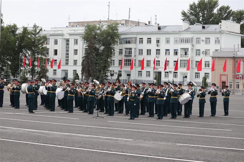 Сотрудники и военнослужащие Росгвардии стали участниками парада Победы на самой большой площади Европы 