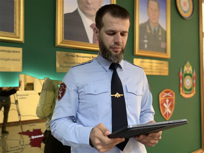 В Чеченской Республике росгвардейцы поддержали ведомственную акцию «Росгвардия. Книги детства»
