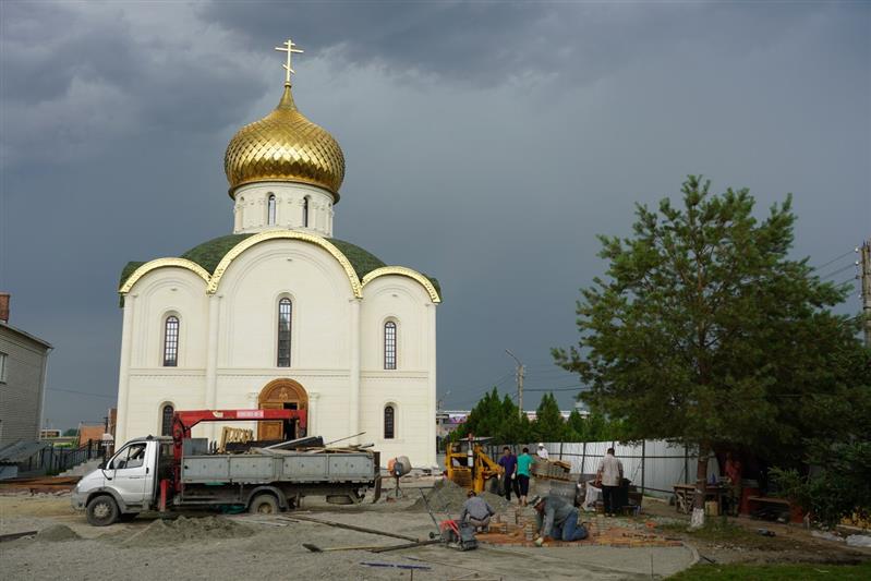 В воинской части Росгвардии завершается строительство первого в Чеченской Республике храмового комплекса из мечети и церкви