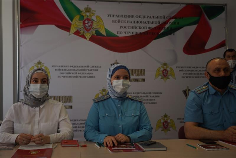 В Грозном росгвардейцы приняли участие в круглом столе, приуроченном к Международному дню борьбы с наркоманией