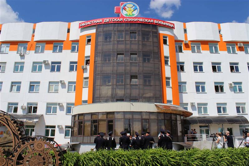 В Челябинске оркестр Росгвардии поздравил  маленьких пациентов с праздником детства мини-концертом (видео)