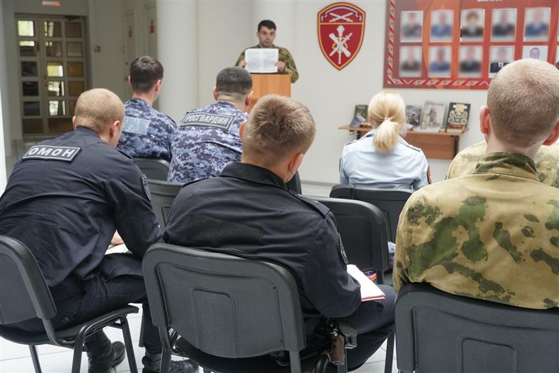 Росгвардейцы Северо-Западного округа провели мероприятия, посвященные Дню России