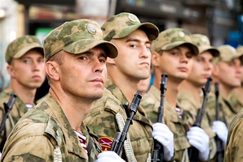 В Крыму военнослужащие Росгвардии приняли участие в репетиции Парада Победы