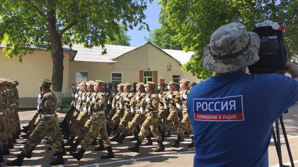 За подготовкой военнослужащих Росгвардии к параду в Севастополе понаблюдали журналисты регионального телеканала 