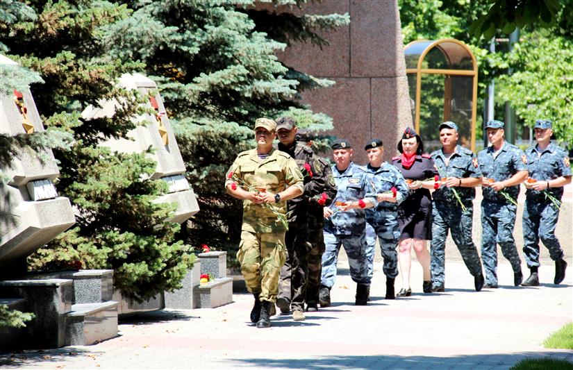 Севастопольские росгвардейцы участвуют во всероссийской акции «Георгиевская ленточка»