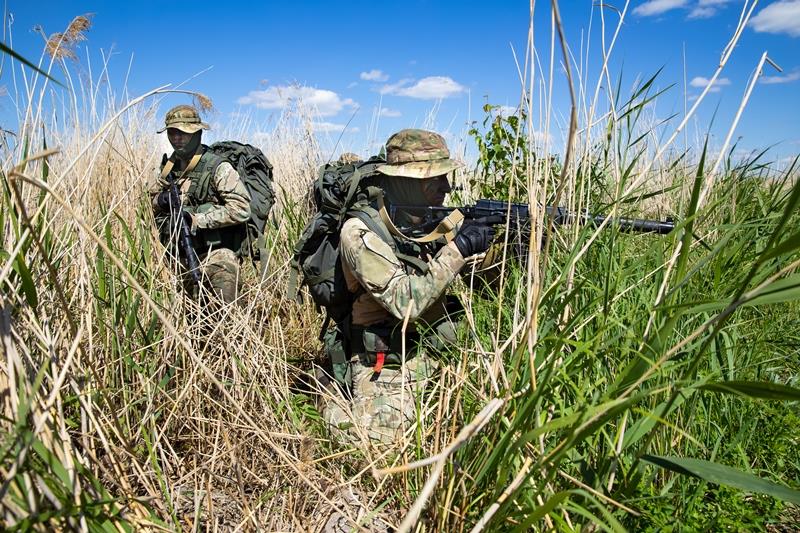 В преддверии Дня России бойцы челябинского ОМОН провели полевой выход 