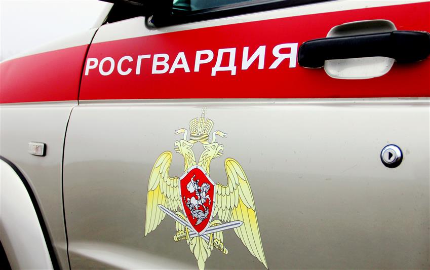 В Волгограде сотрудники Росгвардии передали полиции вора-рецидивиста
