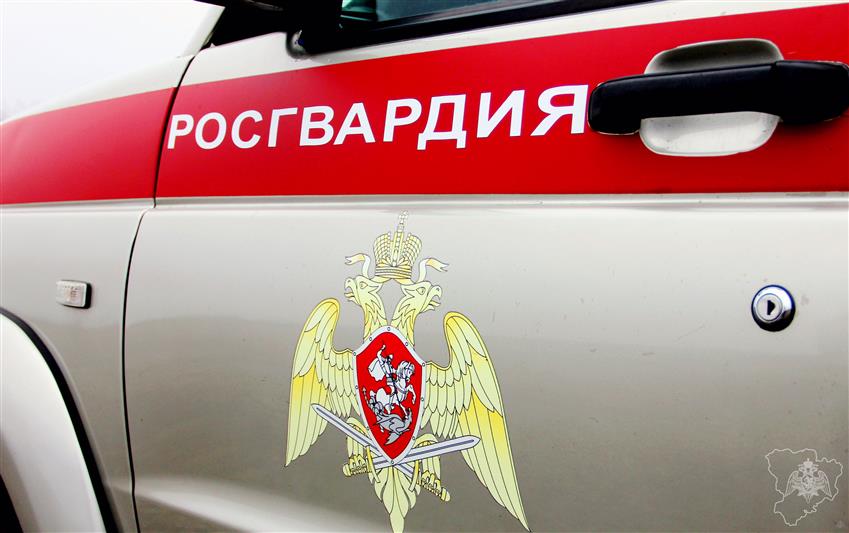 В Волгограде сотрудники Росгвардии задержали женщину, находящуюся в федеральном розыске