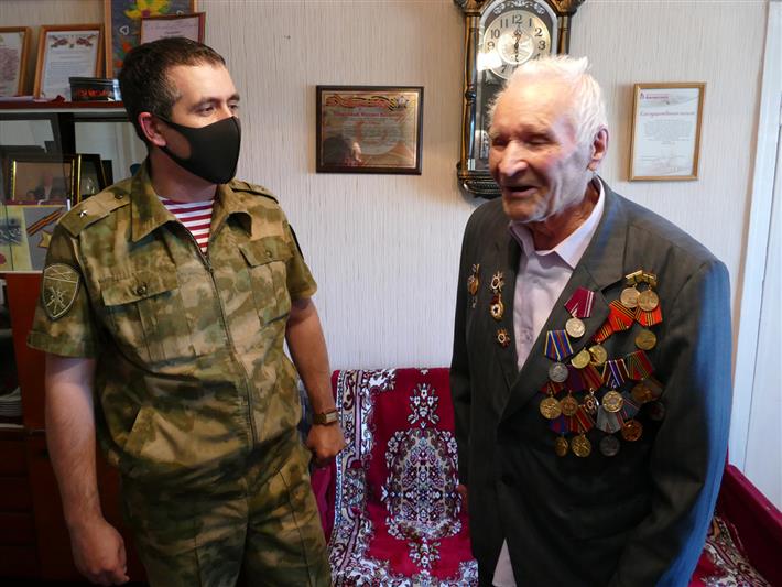 Росгвардейцы поздравили ветерана Великой Отечественной войны Михаила Яковлевича Шляхтича с 97-летием