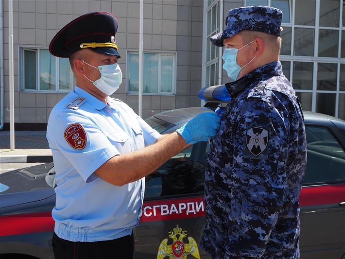 Белгородские росгвардейцы присоединились к акции «Ленточка-триколор»