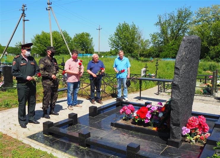 Белгородские росгвардейцы приняли участие в торжественном открытии мемориальной доски офицеру СОБР Алексею Михайлову