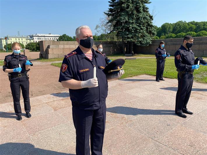 В Санкт-Петербурге сотрудники Росгвардии приняли участие в мероприятиях, посвященных Дню памяти и скорби