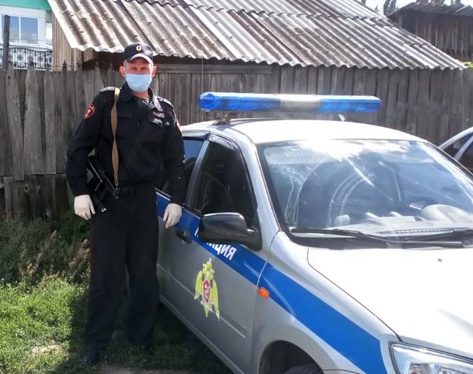В Зауралье сотрудники Росгвардии задержали подозреваемого в грабеже и оказали помощь в тушении автомобиля