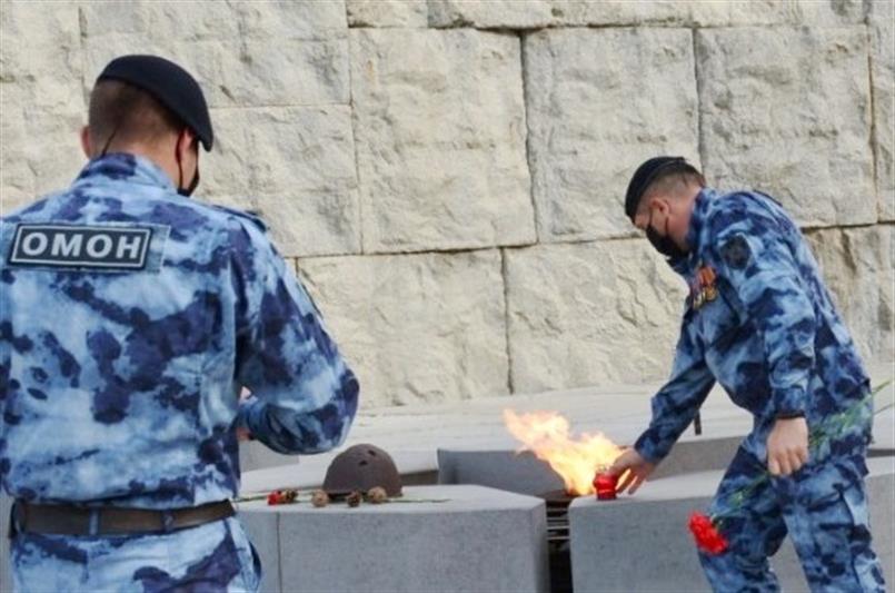 В Южном федеральном округе военнослужащие и сотрудники Росгвардии присоединились к всероссийской акции «Свеча памяти»