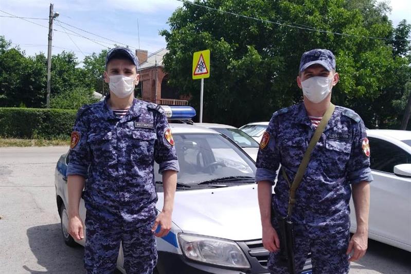 В Ростове-на-Дону росгвардейцы помогли ребенку вернуться домой