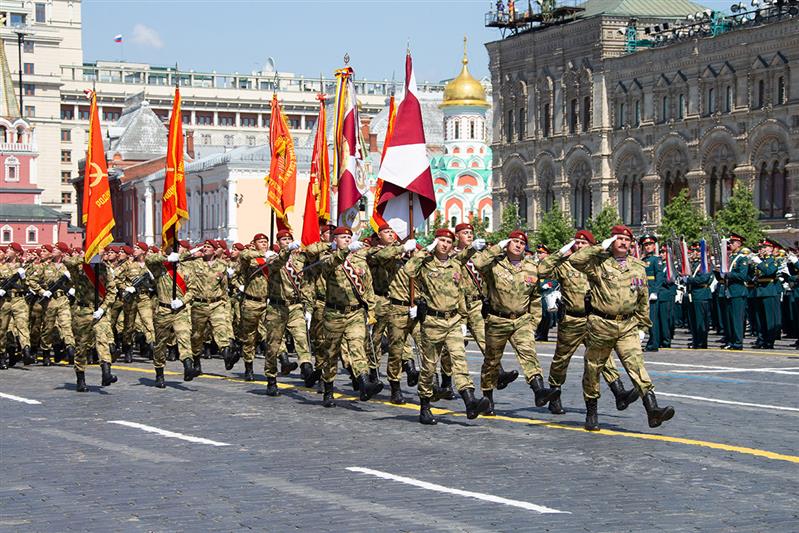 Военнослужащие Росгвардии приняли участие в военном параде на Красной площади, посвященном 75-й годовщине Победы в Великой Отечественной войне (фото)