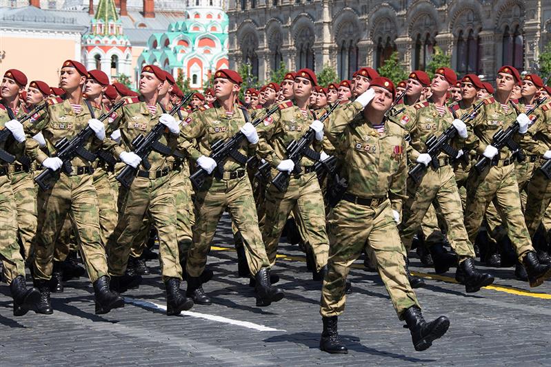 Военнослужащие Росгвардии приняли участие в военном параде на Красной площади, посвященном 75-й годовщине Победы в Великой Отечественной войне (фото)