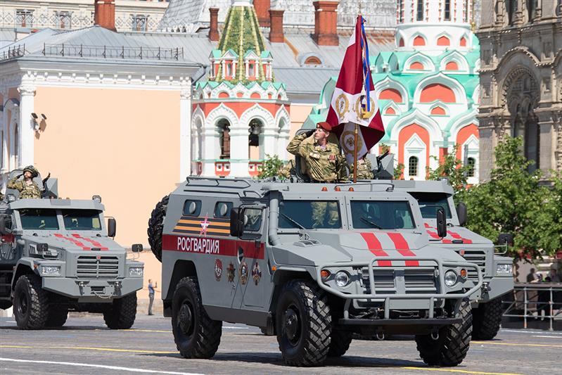 Военнослужащие Росгвардии приняли участие в военном параде на Красной площади, посвященном 75-й годовщине Победы в Великой Отечественной войне (фото)