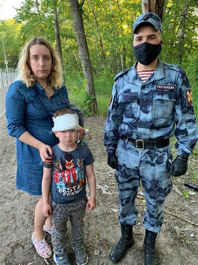 Военнослужащие казанского полка Росгвардии оказали доврачебную помощь школьнику