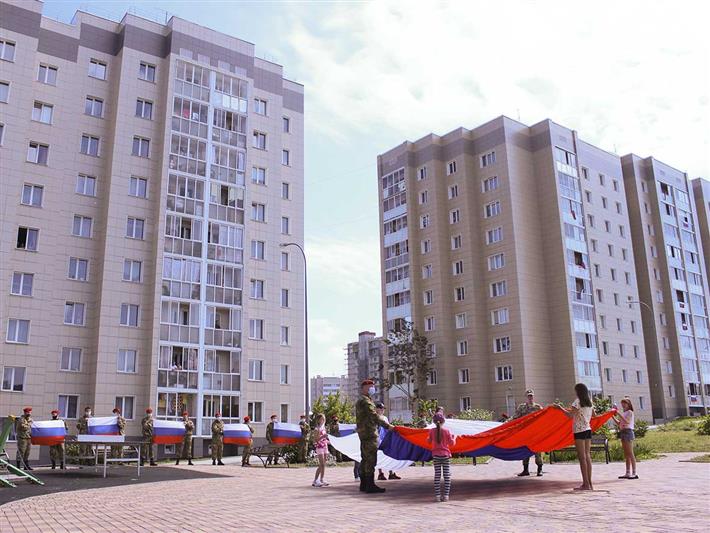 В Кузбассе военнослужащие Росгвардии организовали флешмоб ко Дню России
