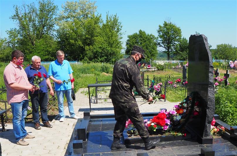 Белгородские росгвардейцы приняли участие в торжественном открытии мемориальной доски офицеру СОБР Алексею Михайлову